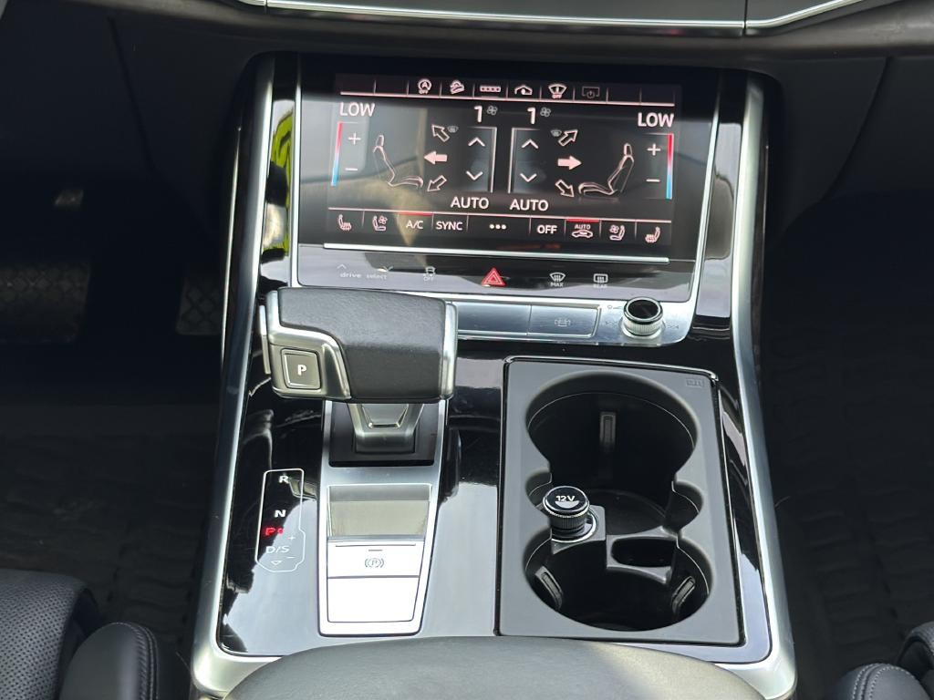 Audi Q8 Vehicle Full-screen Gallery Image 33