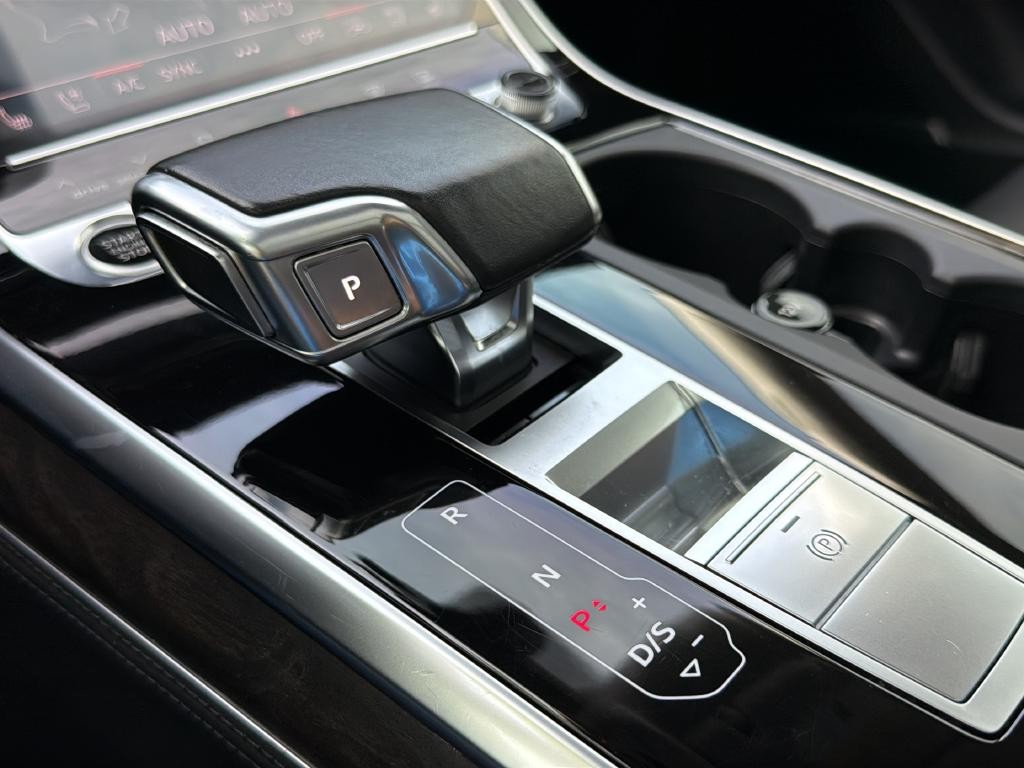 Audi Q8 Vehicle Full-screen Gallery Image 39