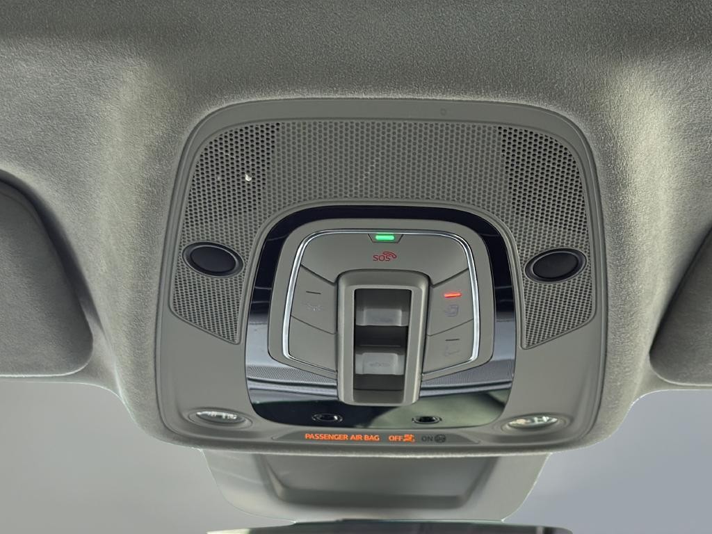 Audi Q8 Vehicle Full-screen Gallery Image 40