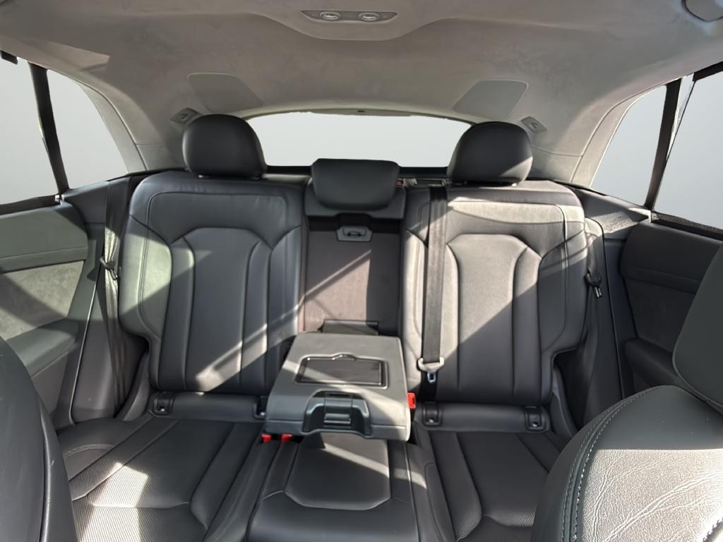 Audi Q8 Vehicle Full-screen Gallery Image 46