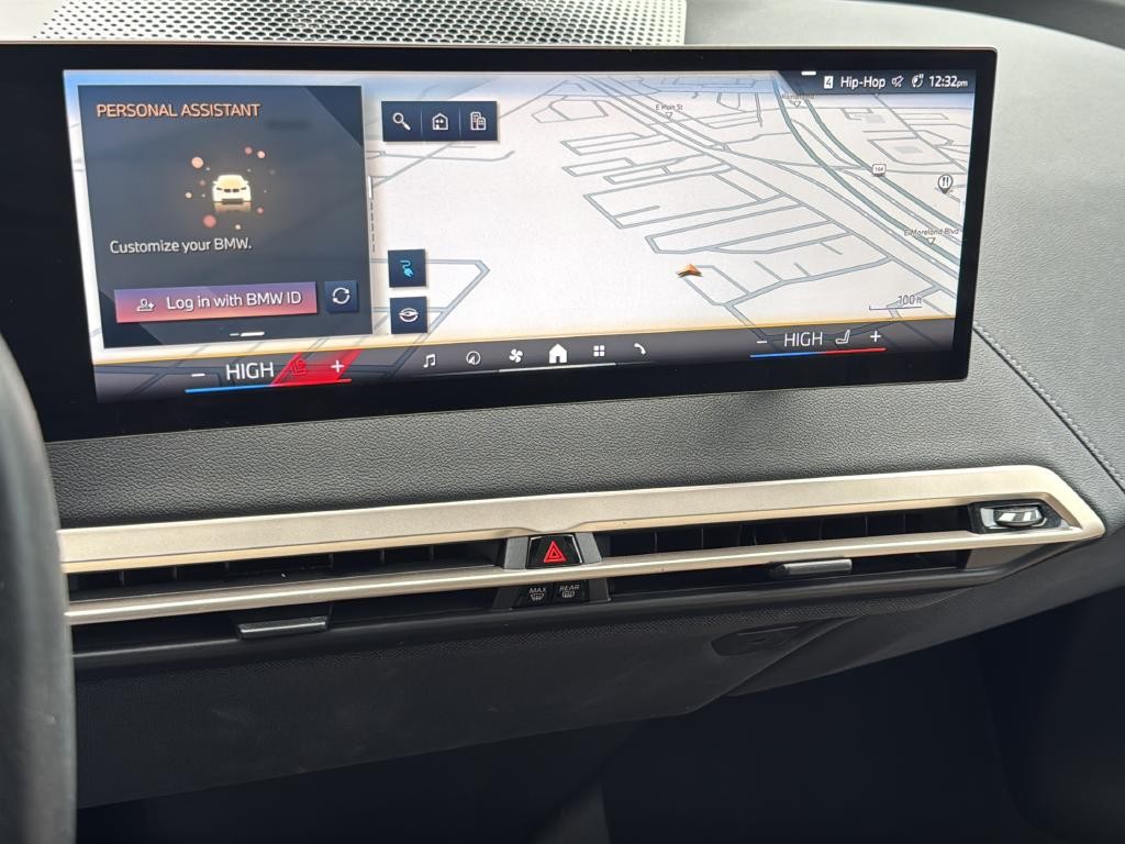 BMW iX Vehicle Full-screen Gallery Image 14