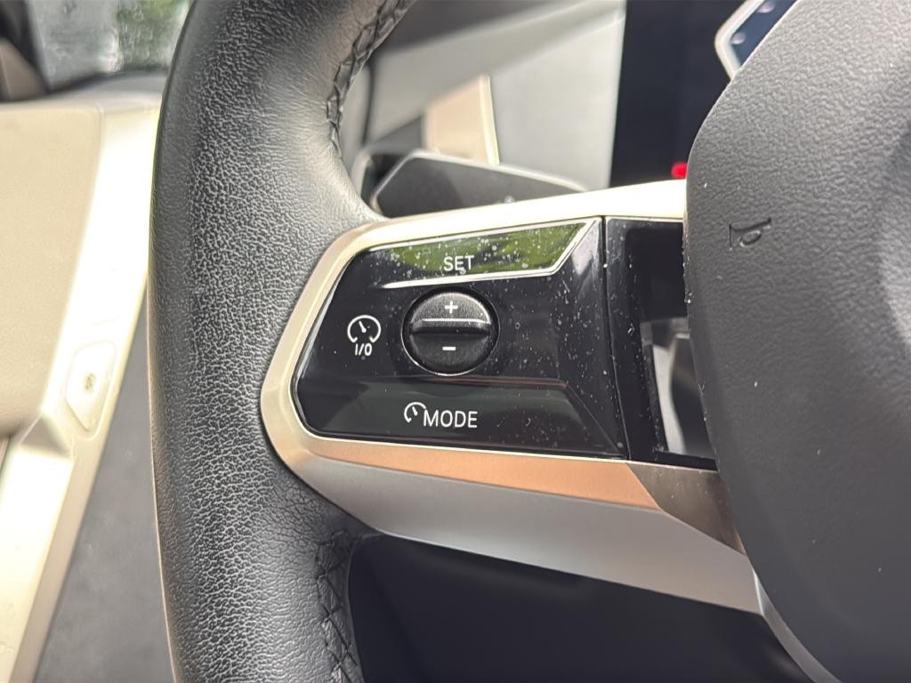 BMW iX Vehicle Full-screen Gallery Image 16