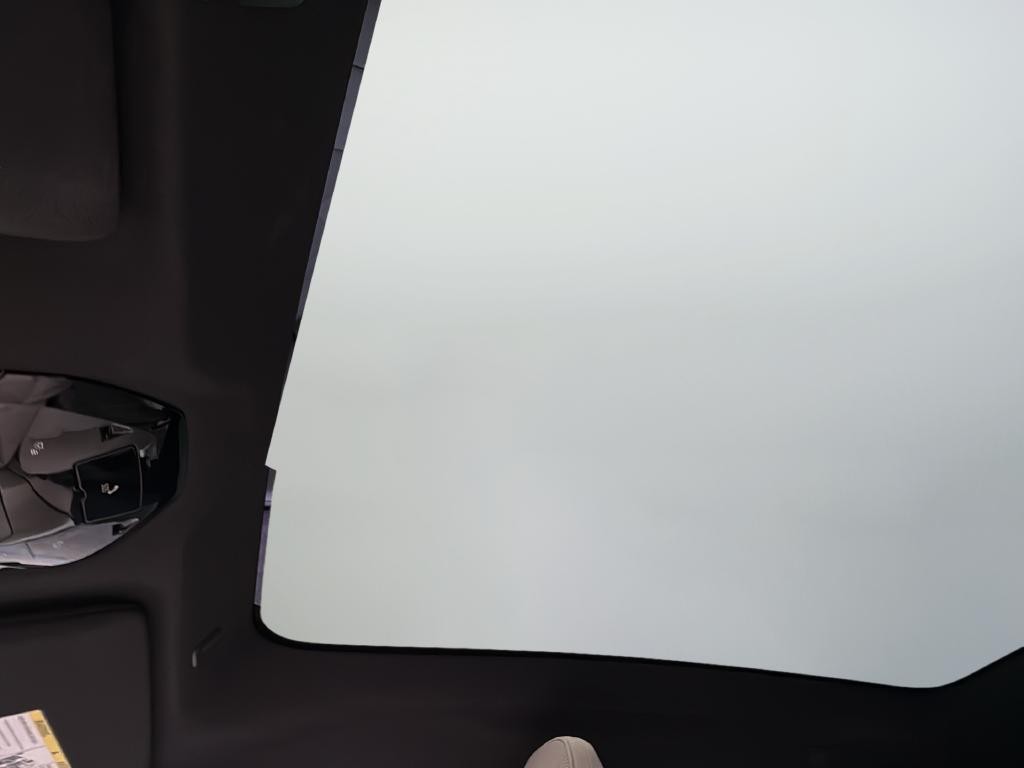 BMW iX Vehicle Full-screen Gallery Image 19