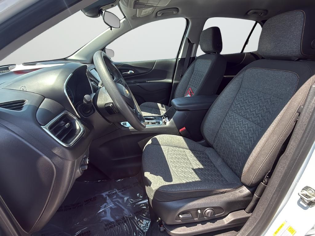 Chevrolet Equinox Vehicle Full-screen Gallery Image 10