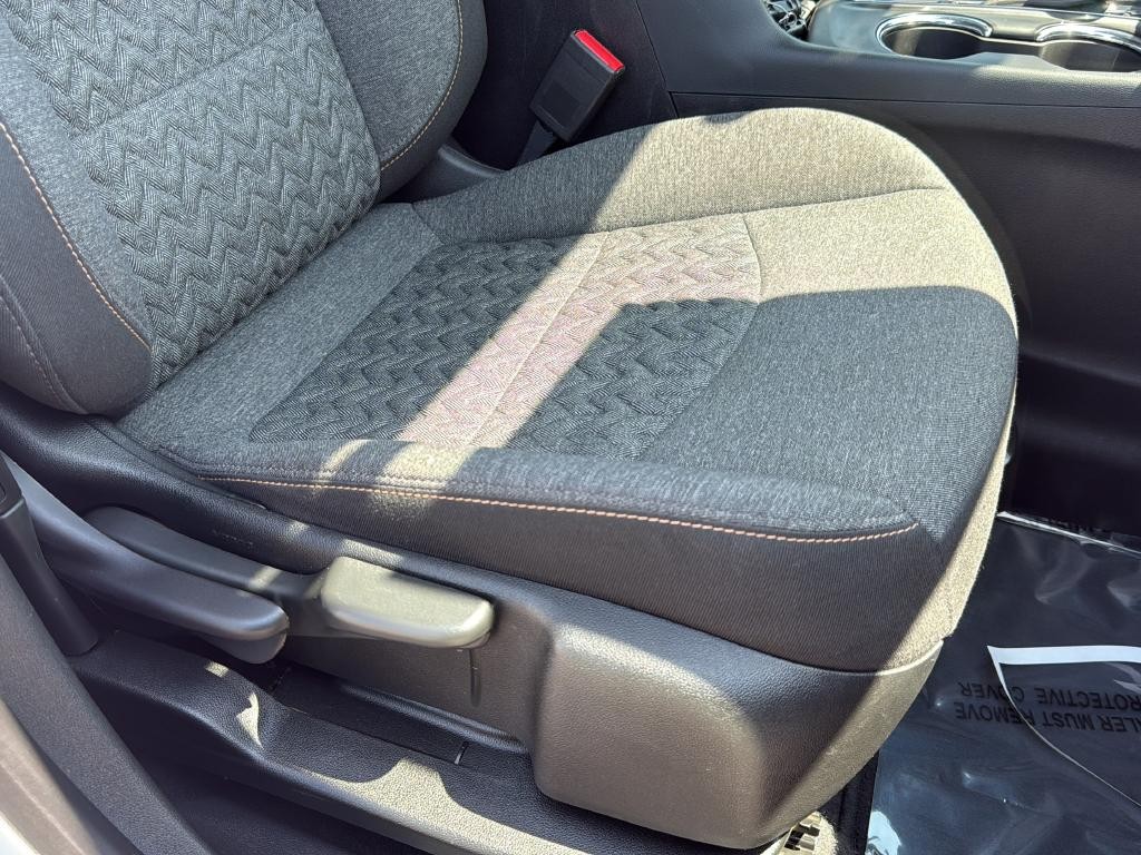 Chevrolet Equinox Vehicle Full-screen Gallery Image 18