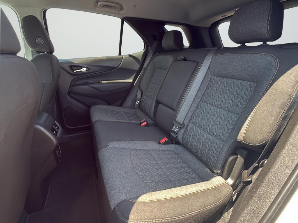 Chevrolet Equinox Vehicle Full-screen Gallery Image 25