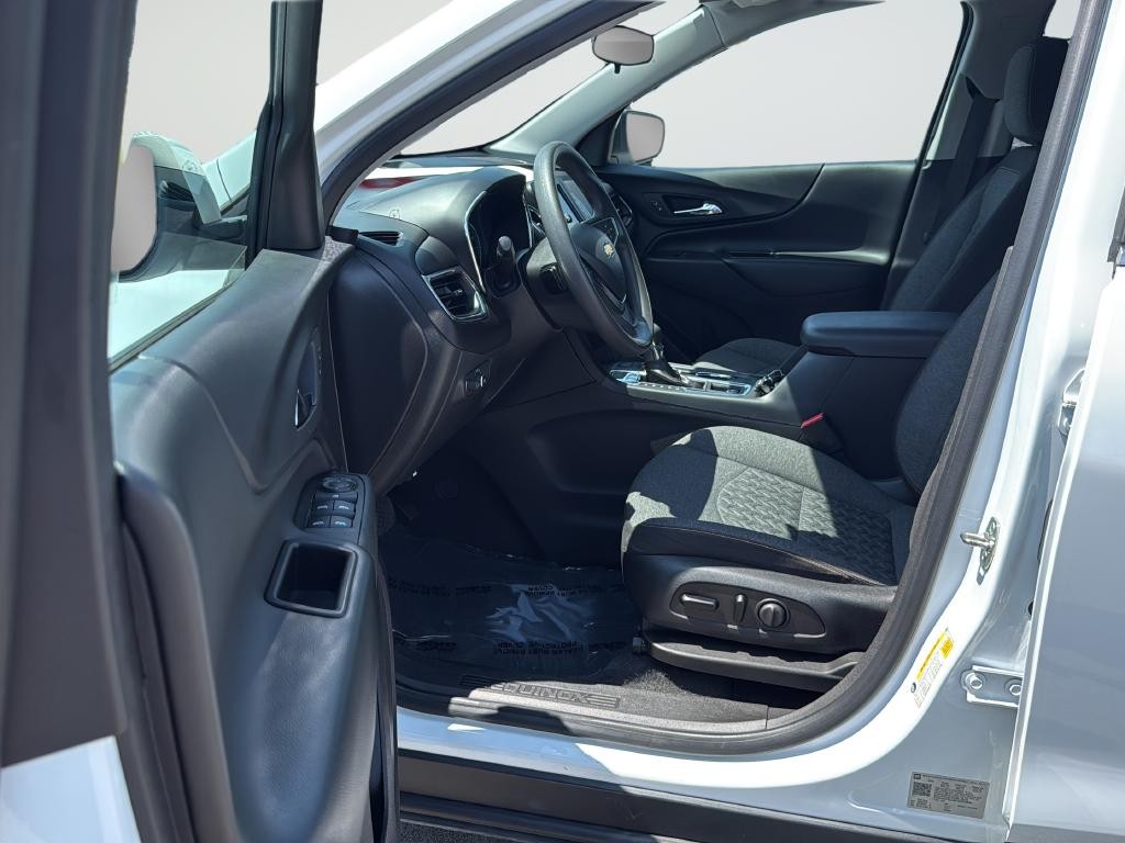 Chevrolet Equinox Vehicle Full-screen Gallery Image 34