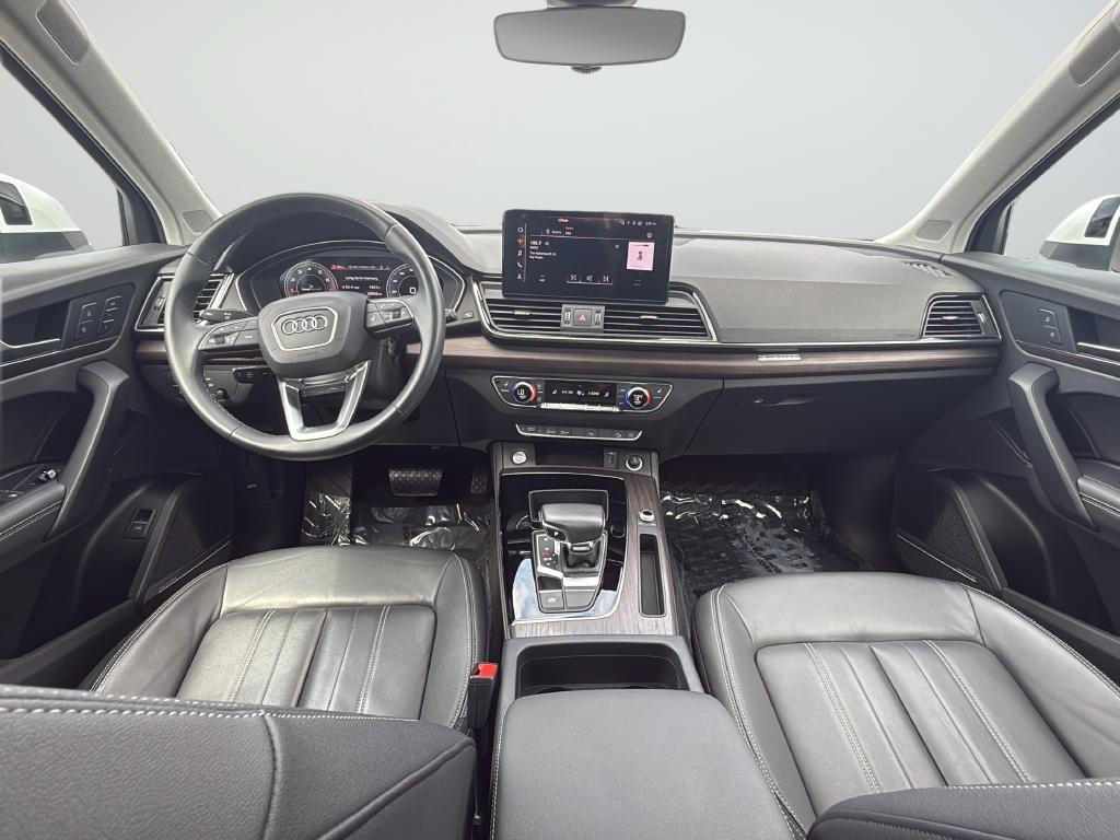 Audi Q5 Vehicle Full-screen Gallery Image 09