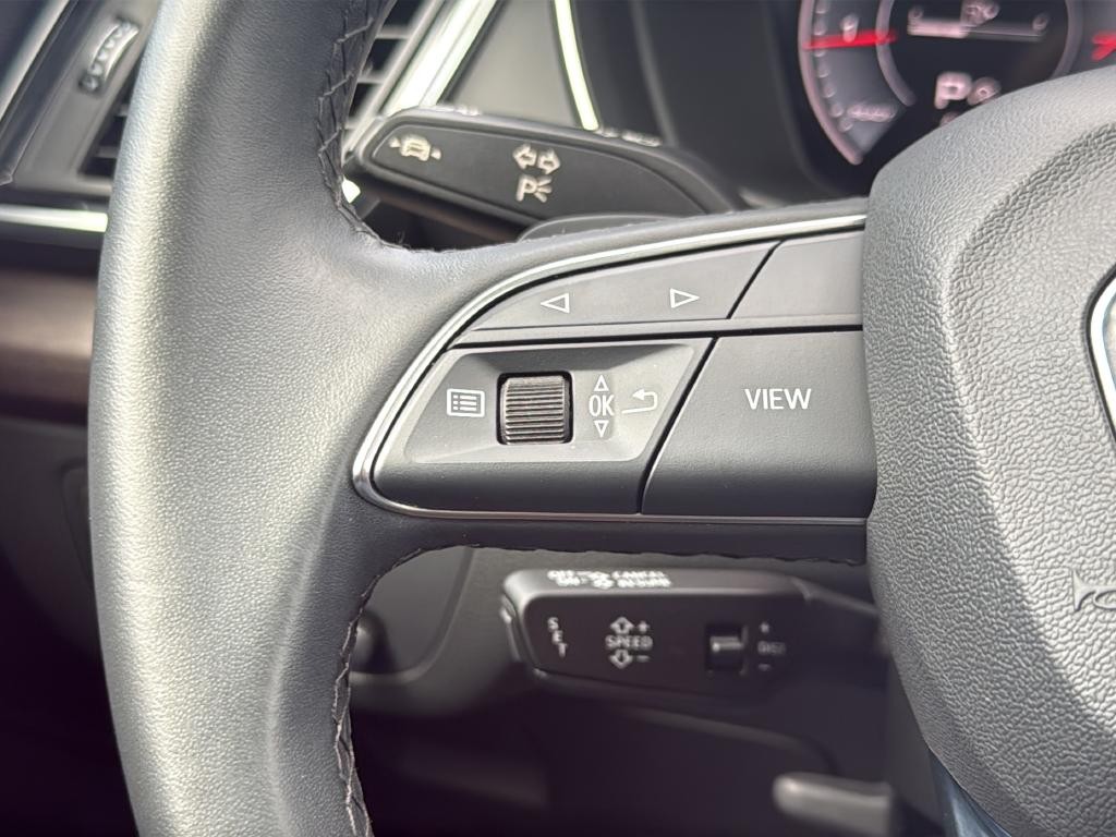 Audi Q5 Vehicle Full-screen Gallery Image 16