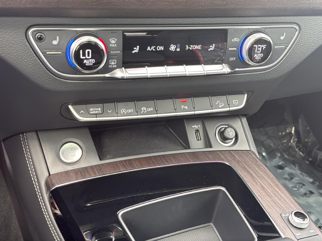 Audi Q5 Vehicle Full-screen Gallery Image 21