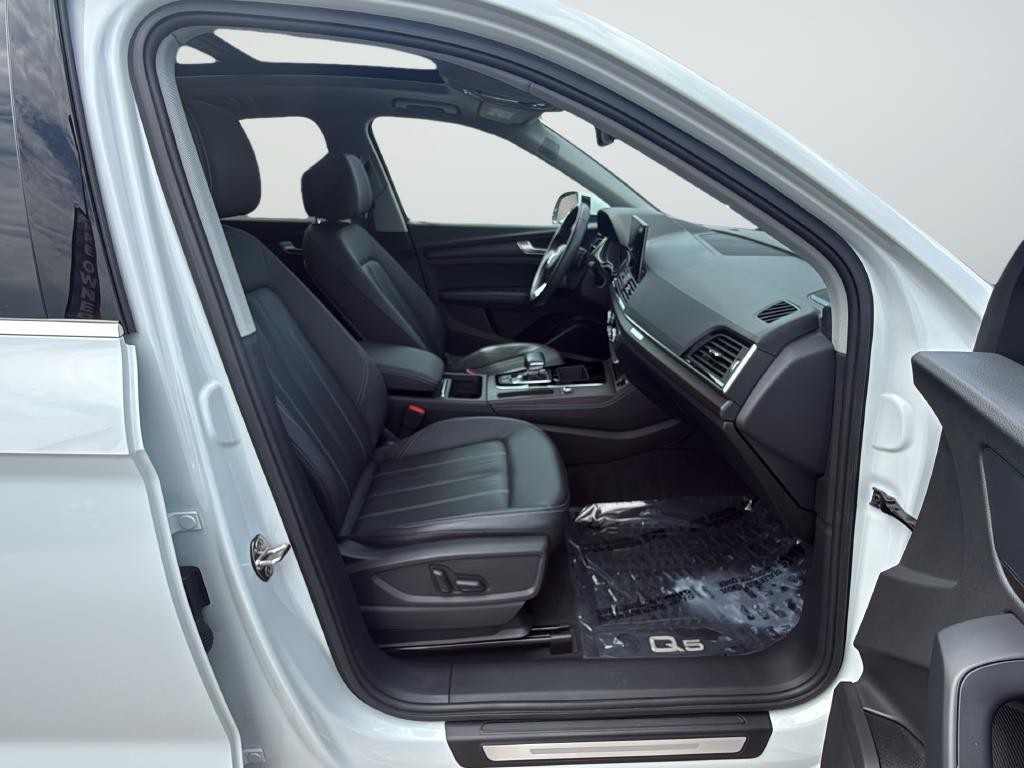 Audi Q5 Vehicle Full-screen Gallery Image 26