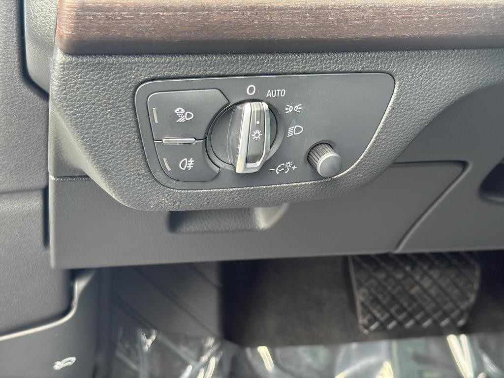 Audi Q5 Vehicle Full-screen Gallery Image 28