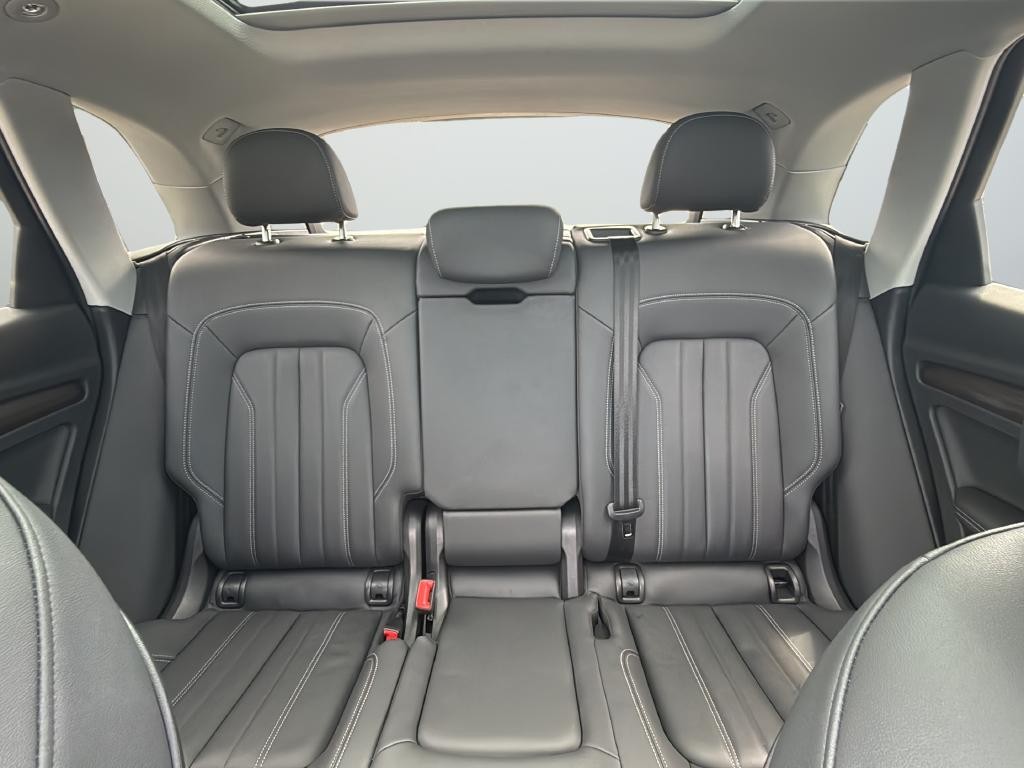 Audi Q5 Vehicle Full-screen Gallery Image 29