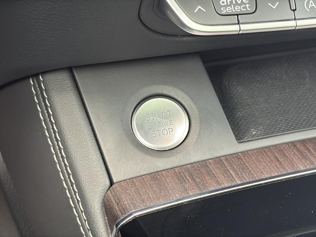 Audi Q5 Vehicle Full-screen Gallery Image 30