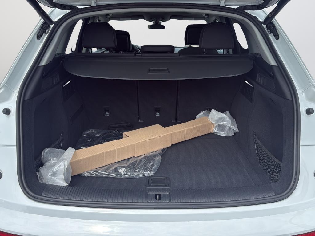 Audi Q5 Vehicle Full-screen Gallery Image 31