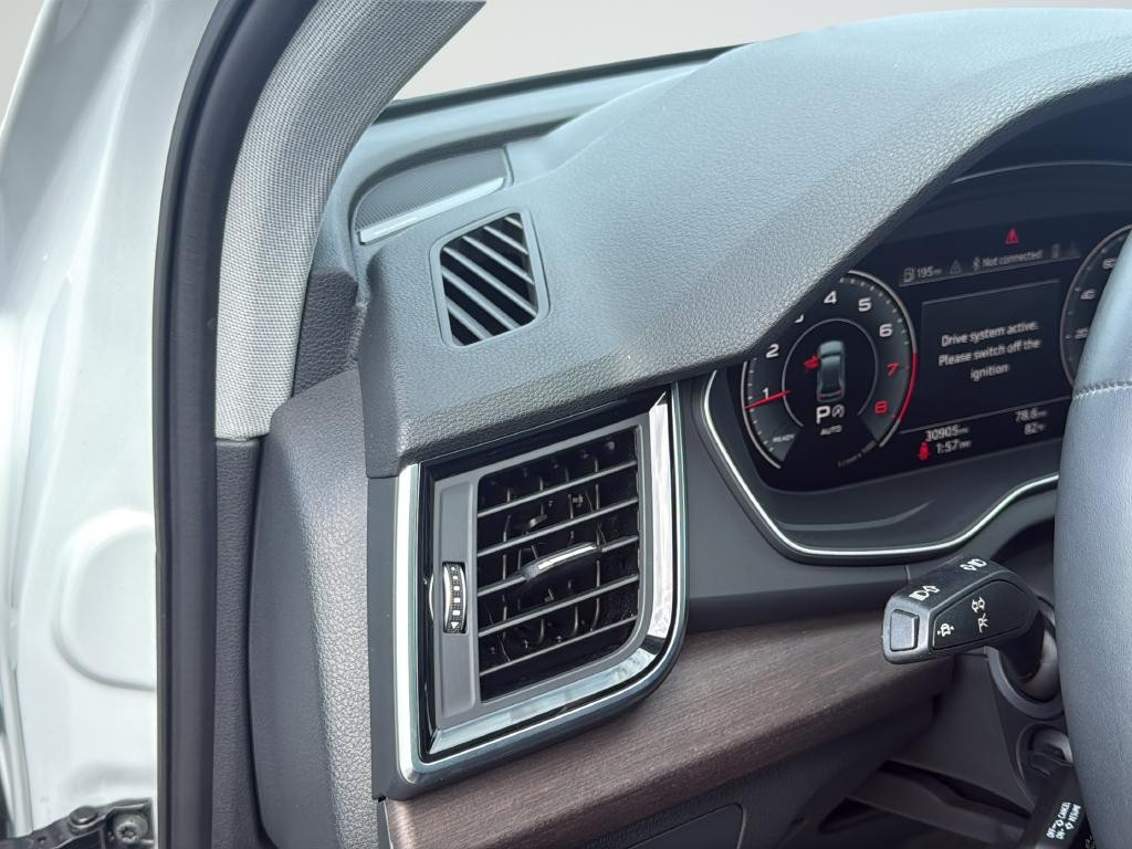 Audi Q5 Vehicle Full-screen Gallery Image 32