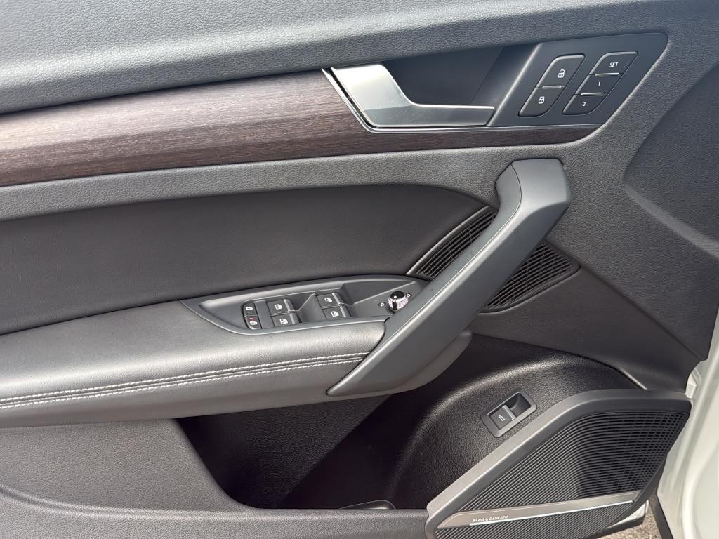 Audi Q5 Vehicle Full-screen Gallery Image 34