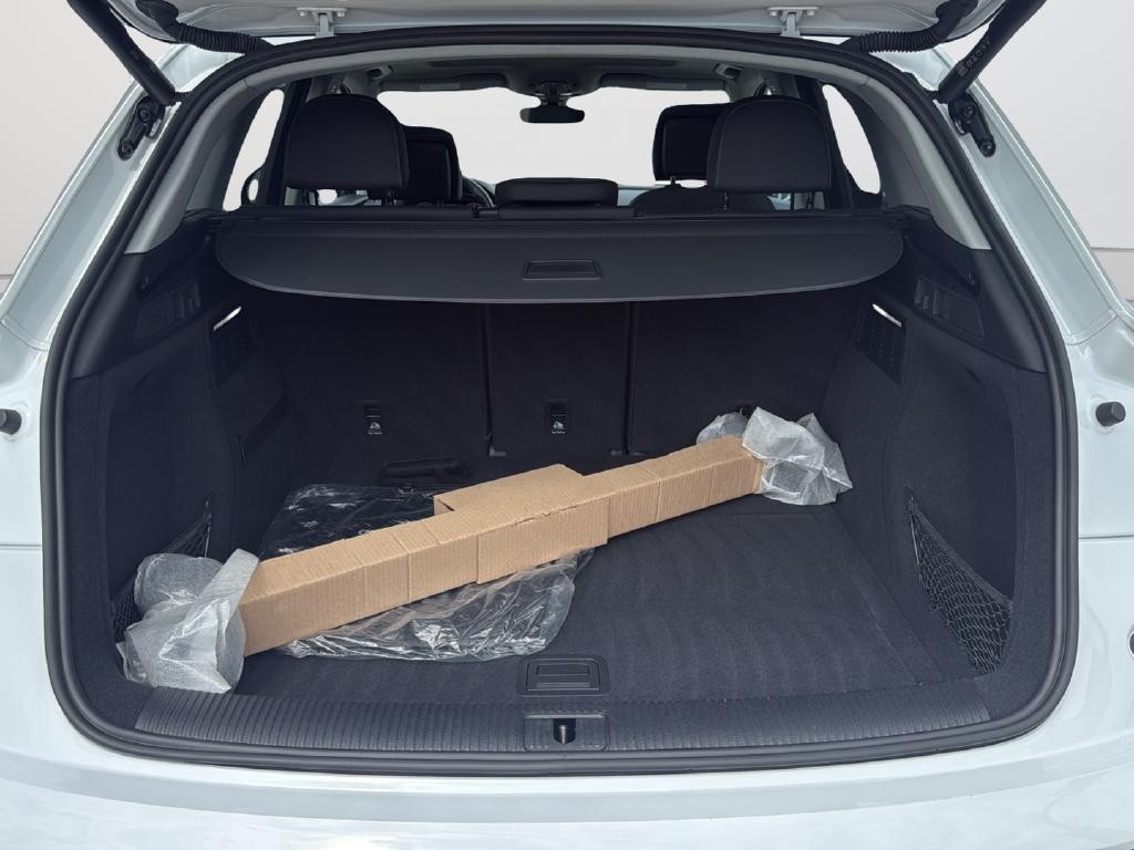 Audi Q5 Vehicle Full-screen Gallery Image 35
