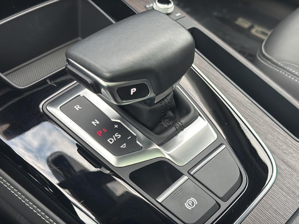 Audi Q5 Vehicle Full-screen Gallery Image 37