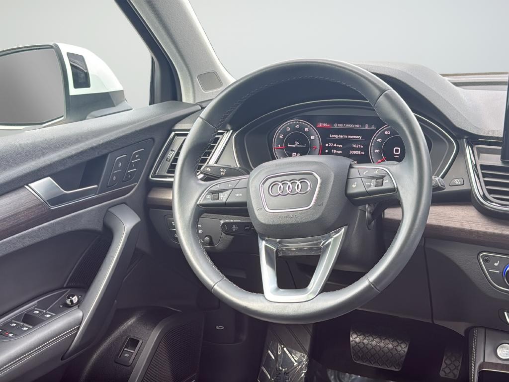 Audi Q5 Vehicle Full-screen Gallery Image 38