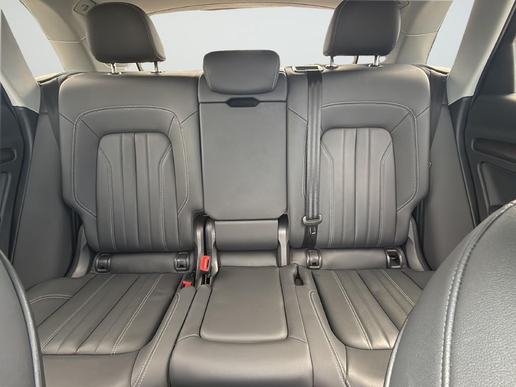 Audi Q5 Vehicle Full-screen Gallery Image 40