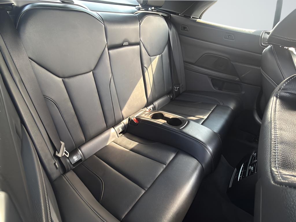 BMW 4 Series Vehicle Full-screen Gallery Image 11