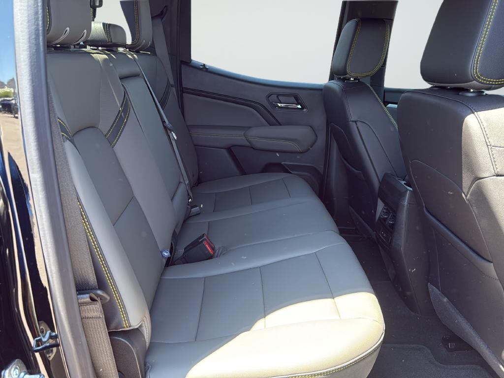 Chevrolet Colorado Vehicle Full-screen Gallery Image 10