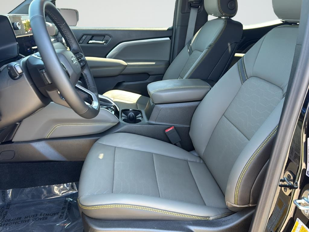 Chevrolet Colorado Vehicle Full-screen Gallery Image 12