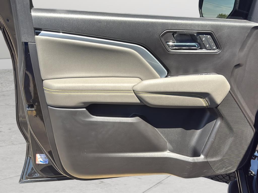 Chevrolet Colorado Vehicle Full-screen Gallery Image 15