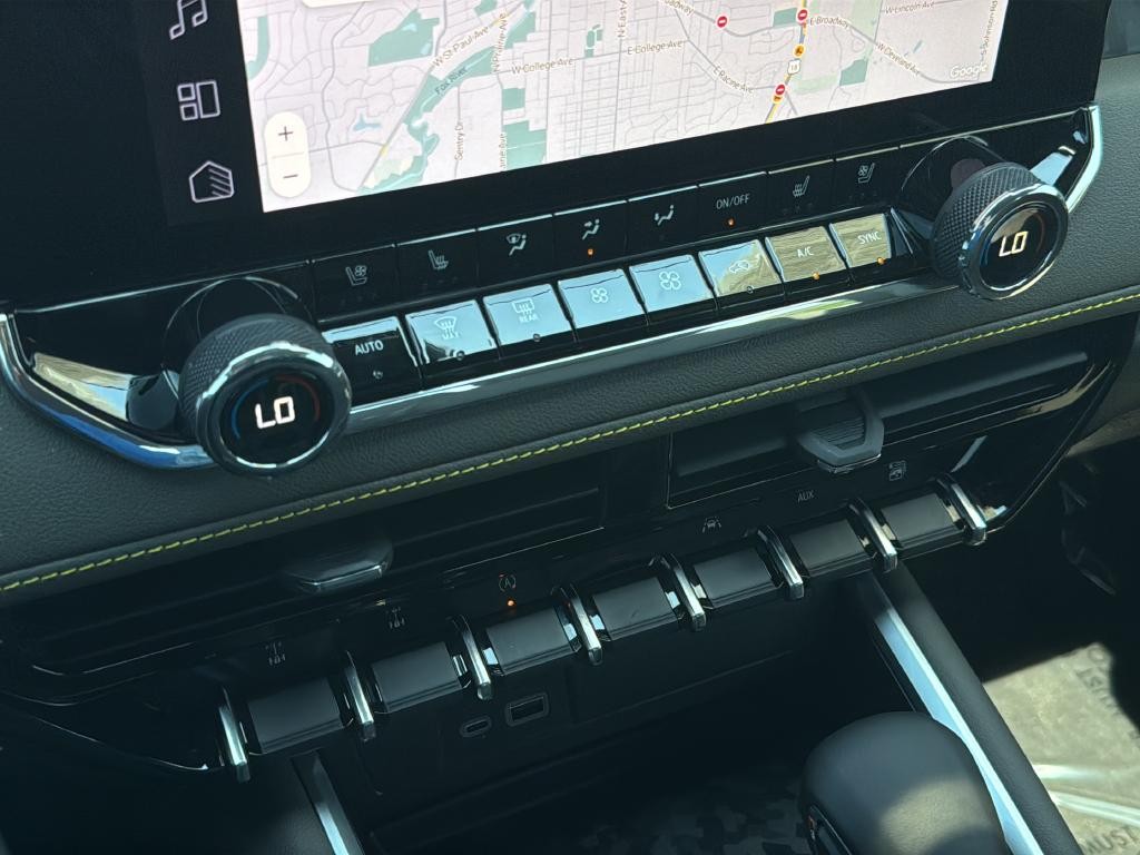 Chevrolet Colorado Vehicle Full-screen Gallery Image 22