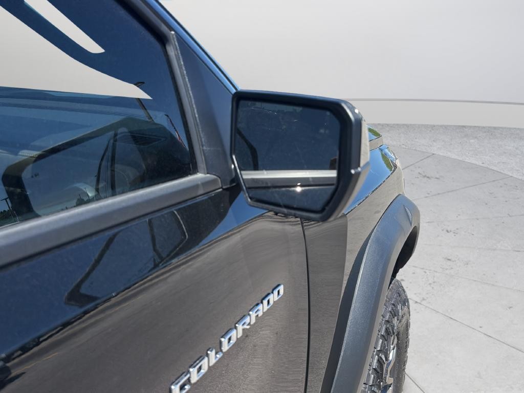 Chevrolet Colorado Vehicle Full-screen Gallery Image 26