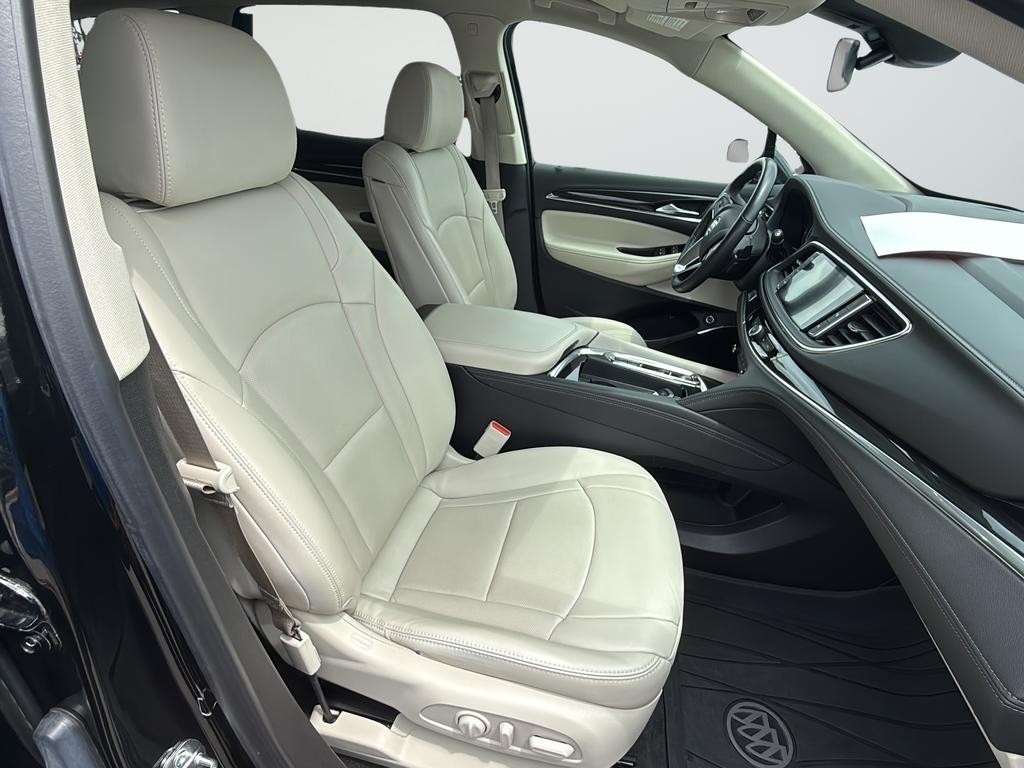 Buick Enclave Vehicle Full-screen Gallery Image 09
