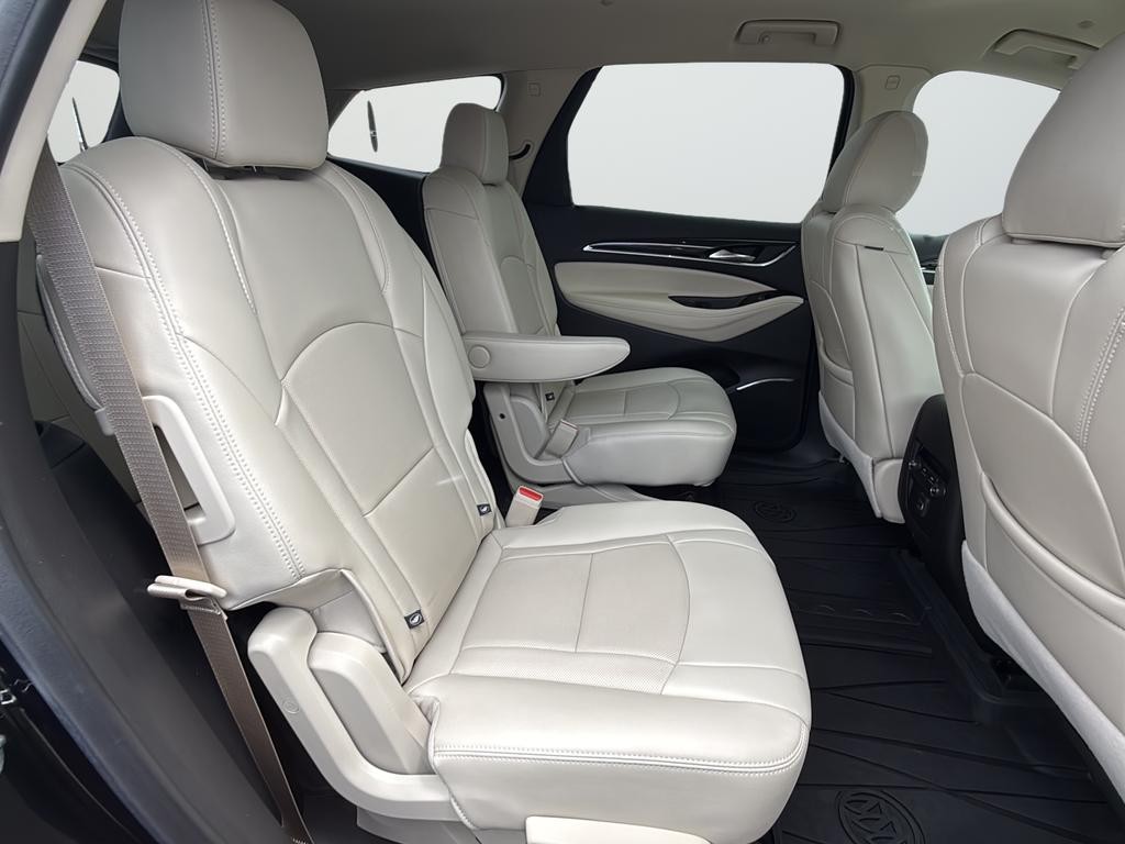 Buick Enclave Vehicle Full-screen Gallery Image 10