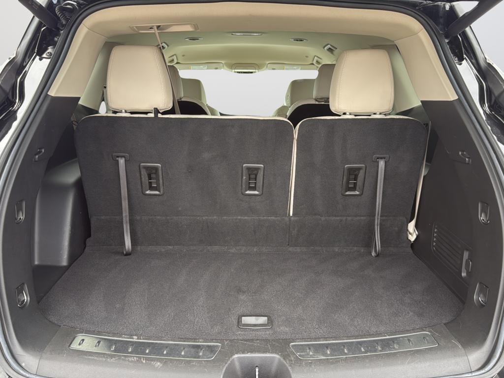 Buick Enclave Vehicle Full-screen Gallery Image 12