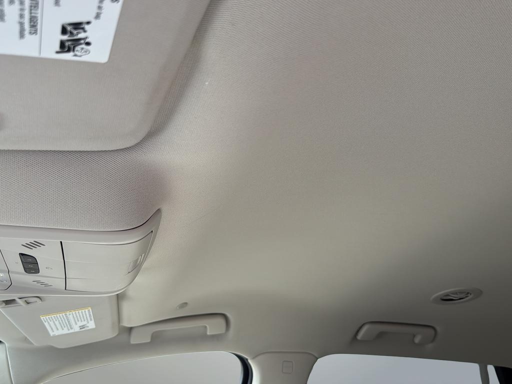 Buick Enclave Vehicle Full-screen Gallery Image 18