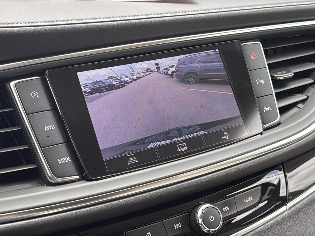 Buick Enclave Vehicle Full-screen Gallery Image 24