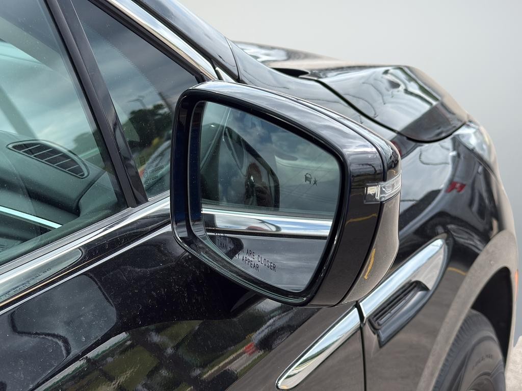 Buick Enclave Vehicle Full-screen Gallery Image 30