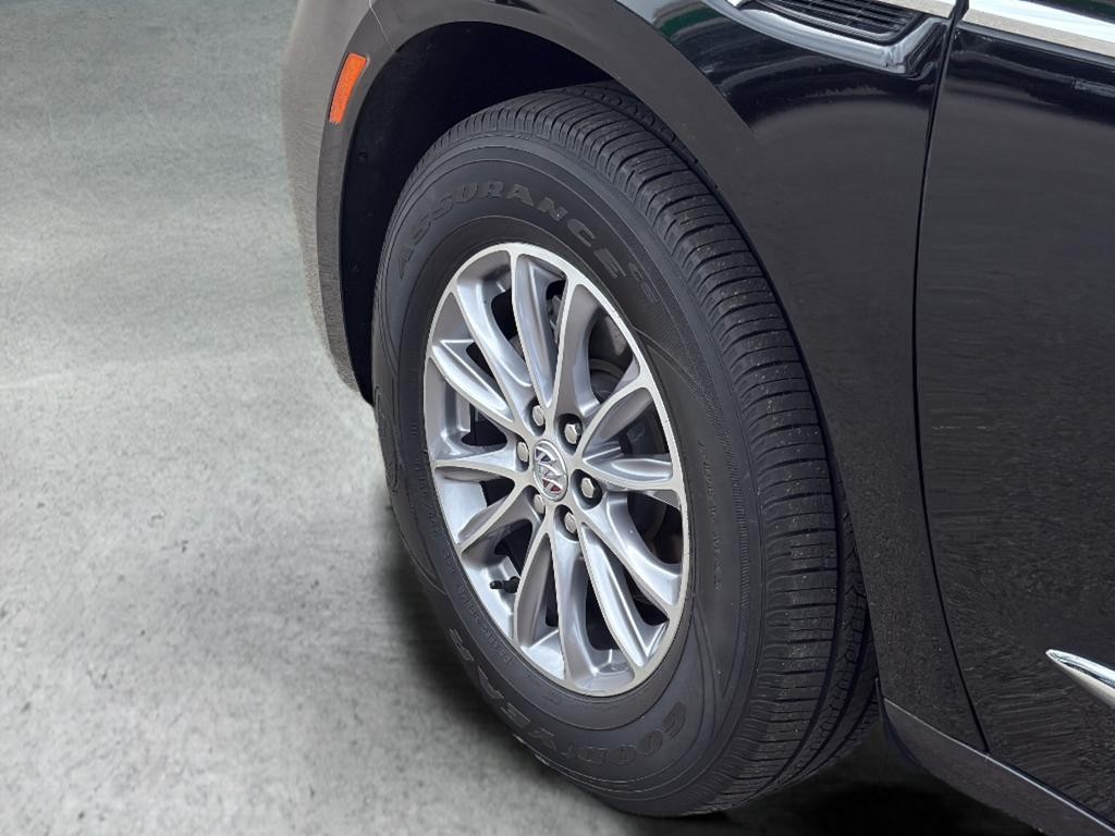Buick Enclave Vehicle Full-screen Gallery Image 31