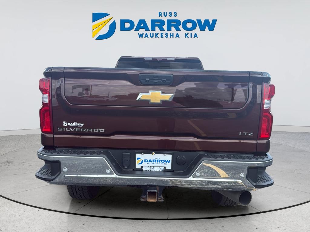 Chevrolet Silverado 2500HD Vehicle Full-screen Gallery Image 04