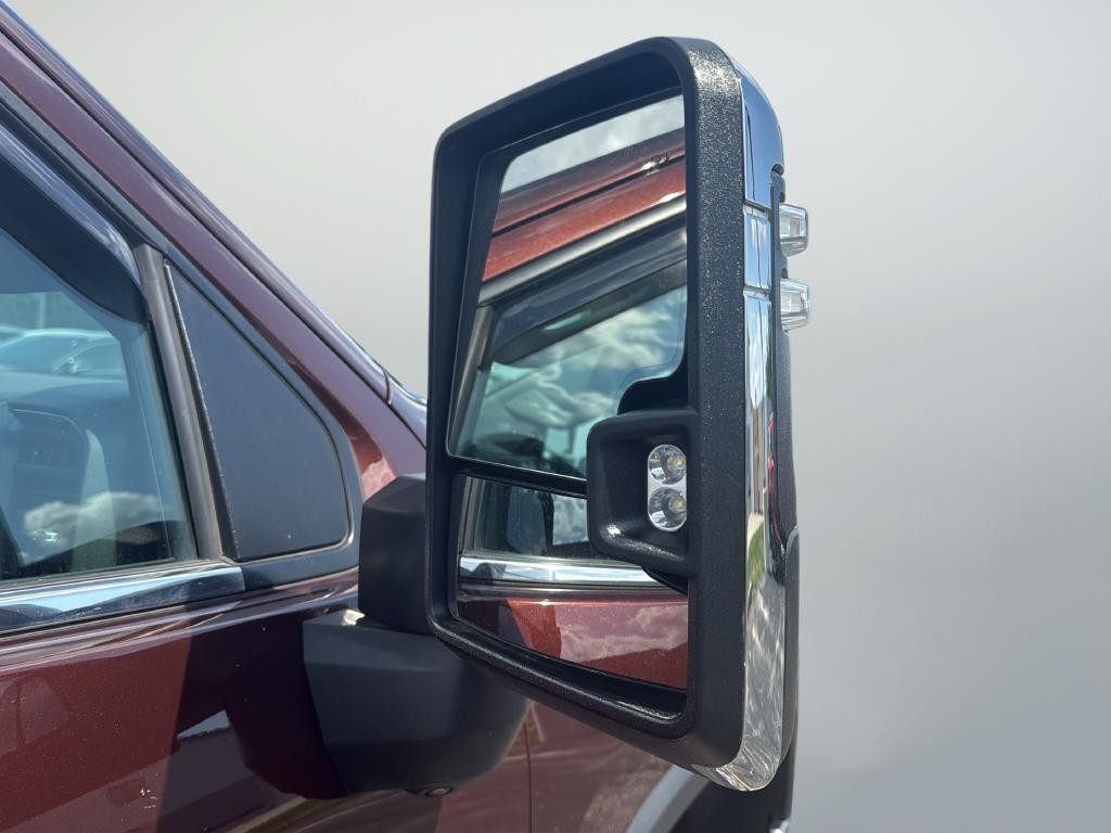 Chevrolet Silverado 2500HD Vehicle Full-screen Gallery Image 11
