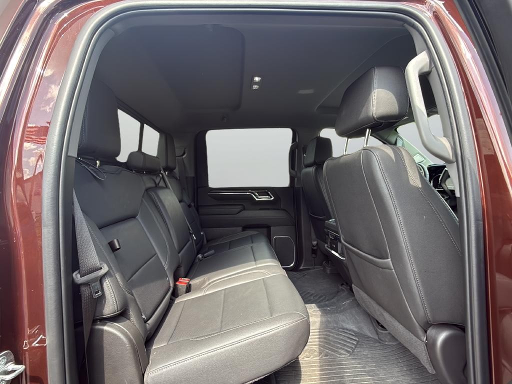 Chevrolet Silverado 2500HD Vehicle Full-screen Gallery Image 13