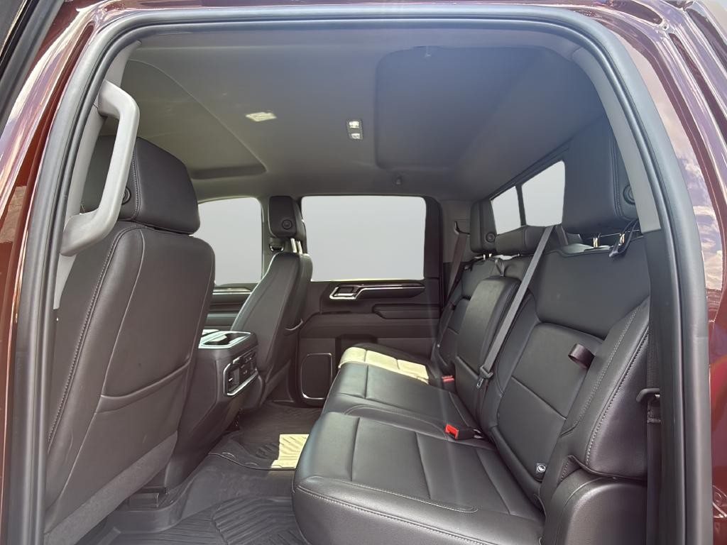 Chevrolet Silverado 2500HD Vehicle Full-screen Gallery Image 15