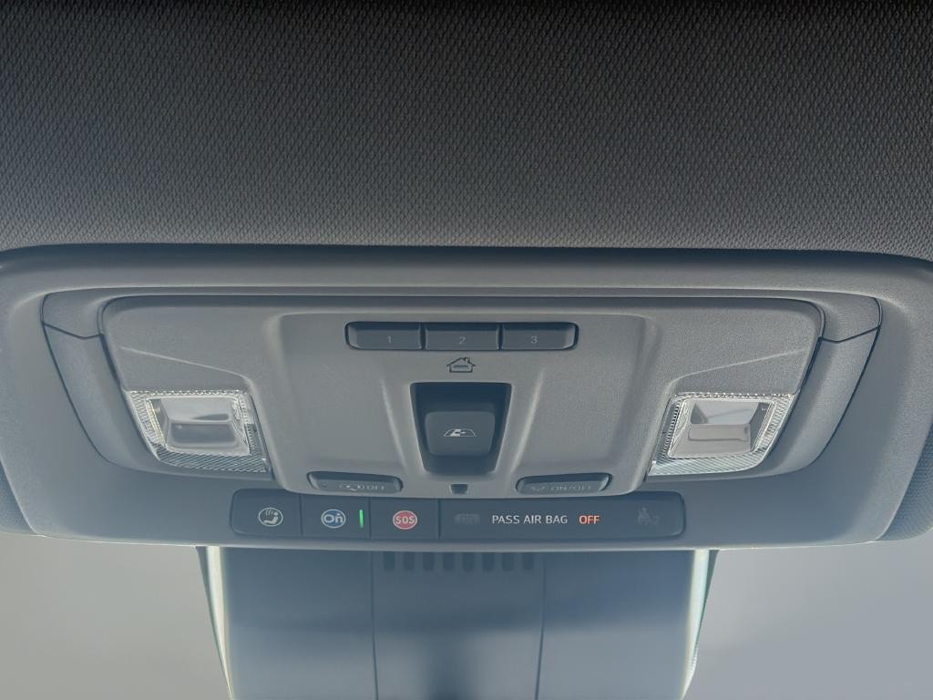 Chevrolet Silverado 2500HD Vehicle Full-screen Gallery Image 17