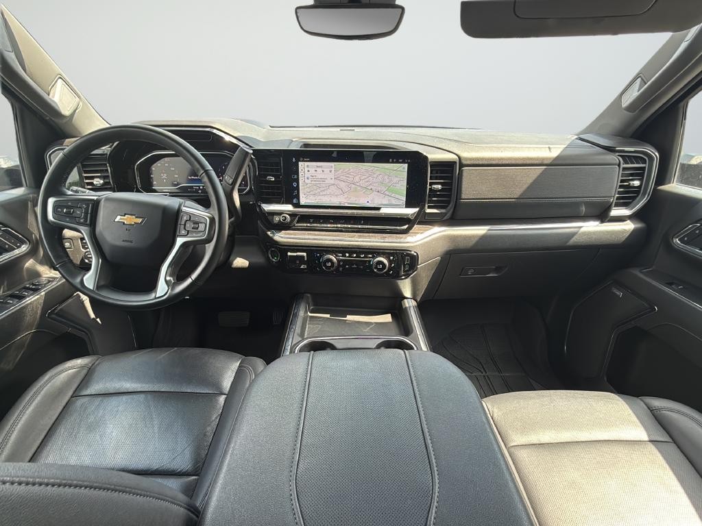 Chevrolet Silverado 2500HD Vehicle Full-screen Gallery Image 18