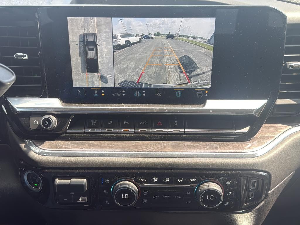 Chevrolet Silverado 2500HD Vehicle Full-screen Gallery Image 23
