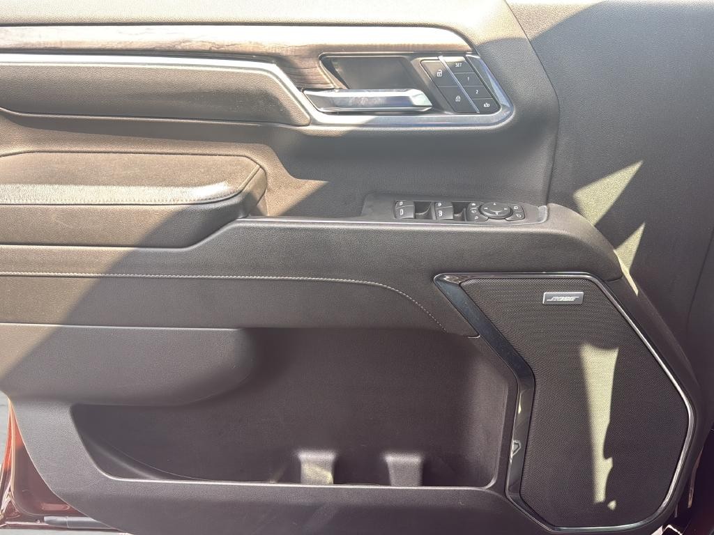 Chevrolet Silverado 2500HD Vehicle Full-screen Gallery Image 28