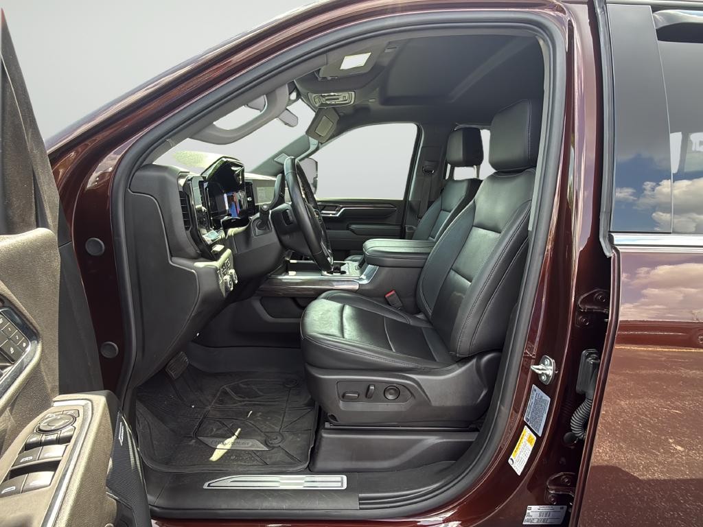 Chevrolet Silverado 2500HD Vehicle Full-screen Gallery Image 30