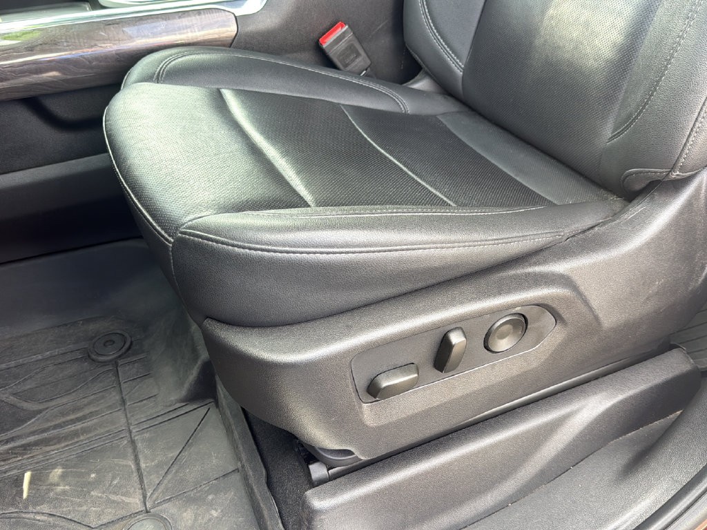 Chevrolet Silverado 2500HD Vehicle Full-screen Gallery Image 31