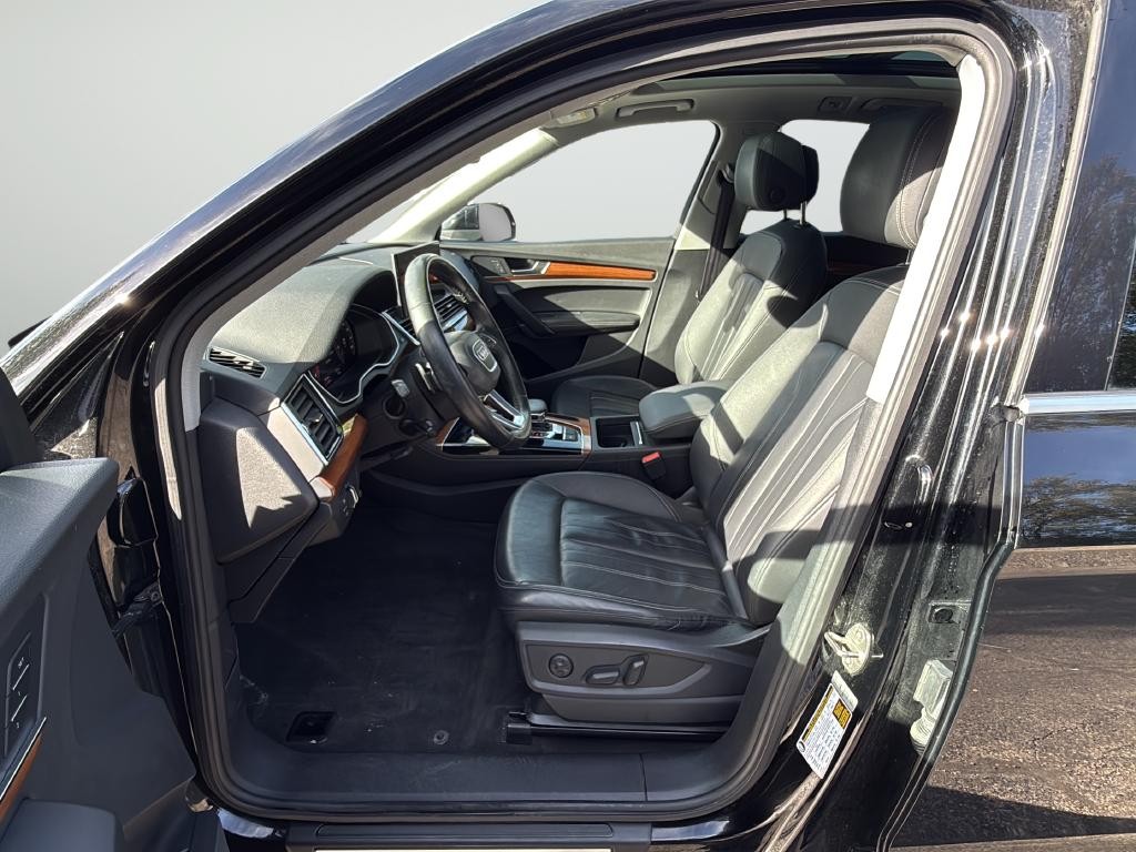 Audi Q5 Vehicle Full-screen Gallery Image 10