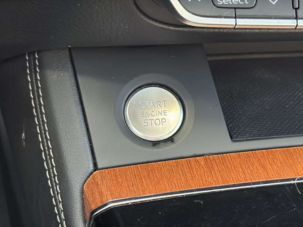 Audi Q5 Vehicle Full-screen Gallery Image 13